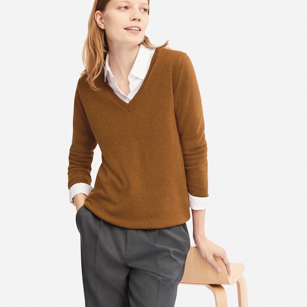 UNIQLO | Cashmere V-Neck Sweater